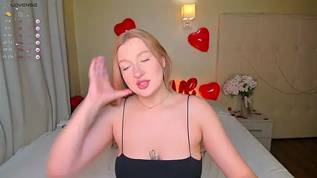 Emma  Leee online show from February 2025 01:03:01 AM