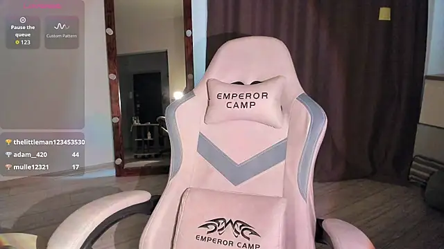 Snapshot of Lana_Younes chatting on November 2025 12:27:01 PM Lana Younes online show from November 2025 12:27:01 PM