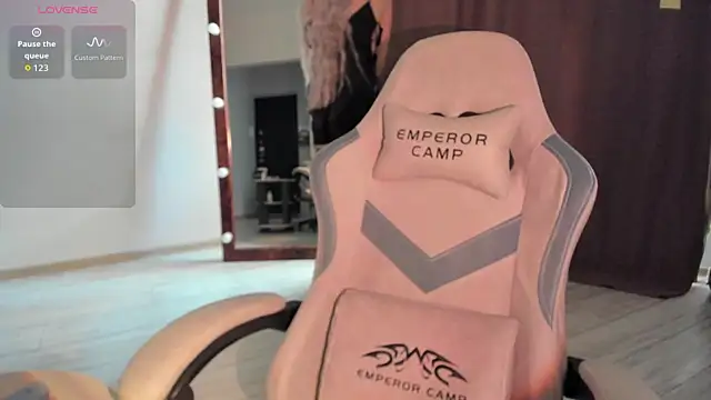 Snapshot of Lana_Younes chatting on November 2025 10:48:01 AM Lana Younes online show from November 2025 10:48:01 AM