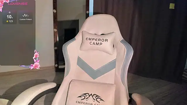 Snapshot of Lana_Younes chatting on November 2025 11:00:01 AM Lana Younes online show from November 2025 11:00:01 AM