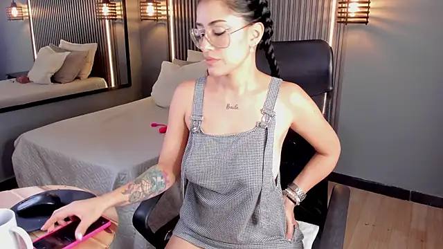 aura-baker online show from February 2025 03:42:01 PM