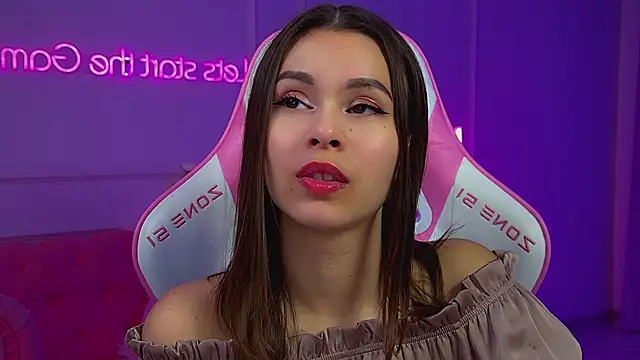 Snapshot of PollyLanders chatting on June 2026 11:05:01 PM PollyLanders online show from June 2026 11:05:01 PM