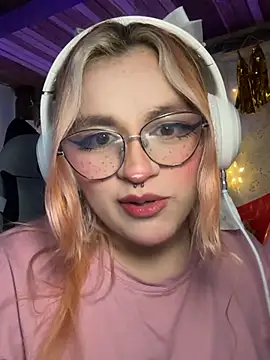 Snapshot of SophiaWeestt99 chatting on May 2026 03:46:02 AM SophiaWeestt99 online show from May 2026 03:46:02 AM