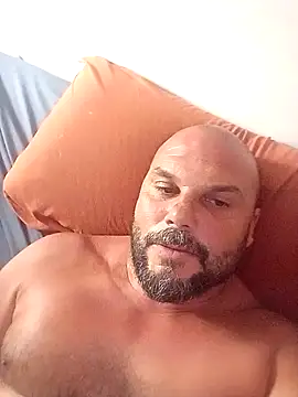 Snapshot of Javierchico chatting on June 2026 03:44:01 PM Javierchico online show from June 2026 03:44:01 PM