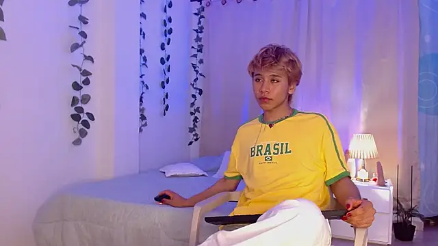 Tommyfoxboy online show from January 2025 10:41:01 PM