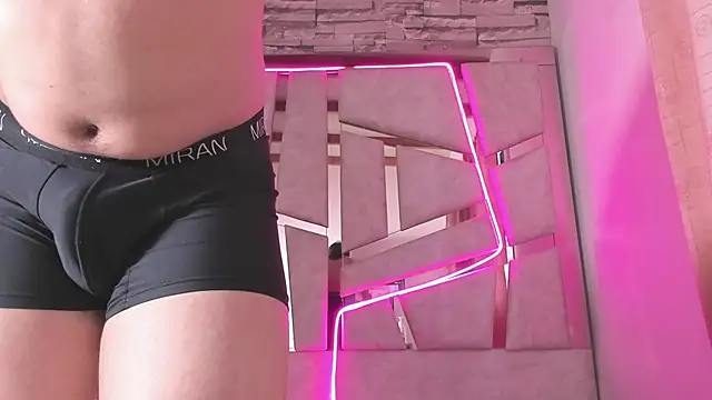 Snapshot of mia_and_austin chatting on October 2025 09:11:01 PM mia and austin online show from October 2025 09:11:01 PM