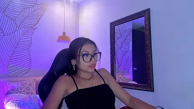 ZaraLim online show from February 2025 12:33:01 PM