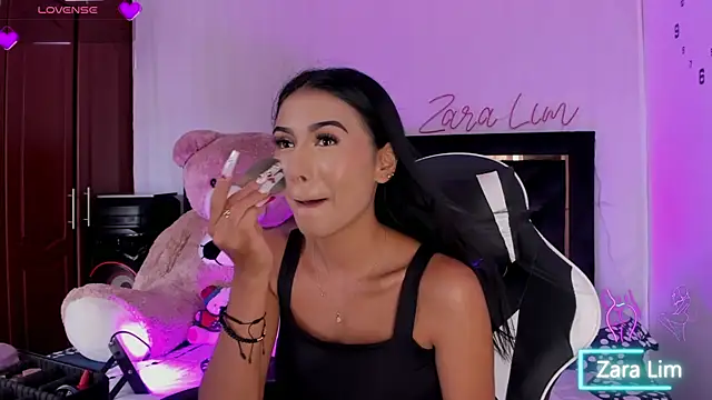 ZaraLim online show from October 2025 06:14:02 PM