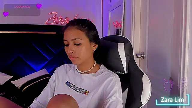 ZaraLim online show from November 2025 06:19:02 PM