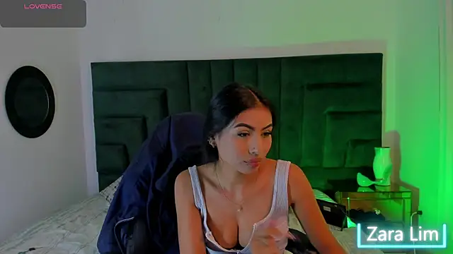 ZaraLim online show from January 2026 06:02:02 PM