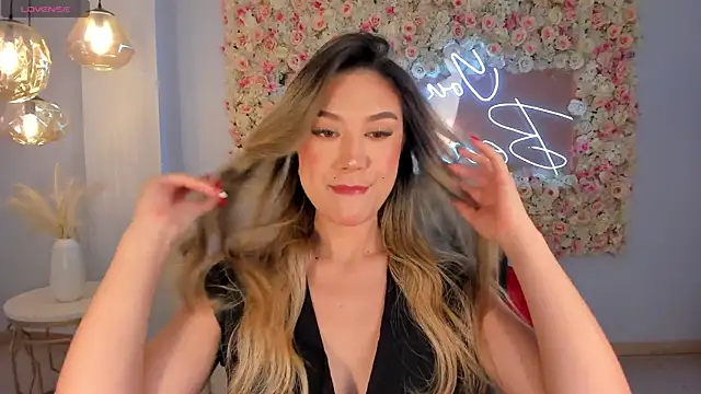 Snapshot of RebeccaHudson chatting on November 2025 07:02:02 PM RebeccaHudson online show from November 2025 07:02:02 PM