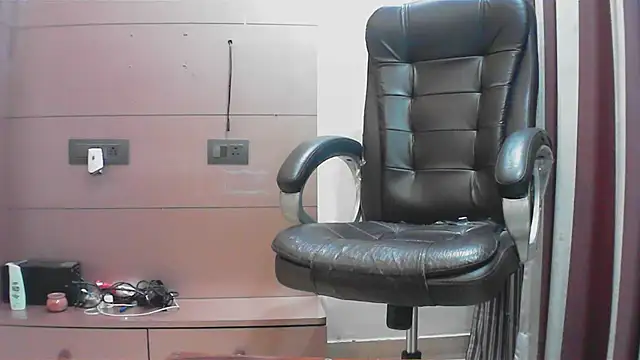 Snapshot of collage_hoty chatting on November 2025 04:47:01 PM collage hoty online show from November 2025 04:47:01 PM