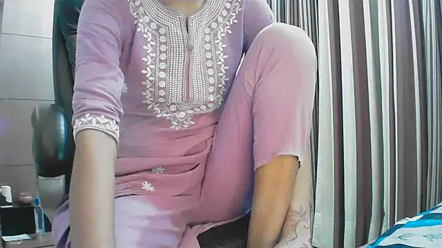 Snapshot of collage_hoty chatting on November 2025 04:29:01 PM collage hoty online show from November 2025 04:29:01 PM