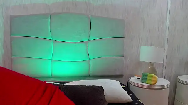 DafneMillers online show from December 2024 01:56:02 PM