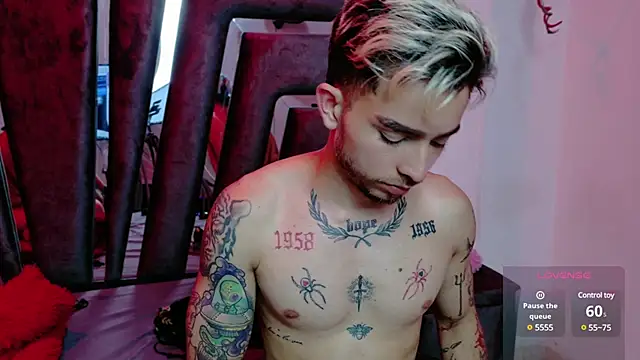 Snapshot of AliceandMax chatting on February 2025 07:36:01 PM AliceandMax online show from February 2025 07:36:01 PM