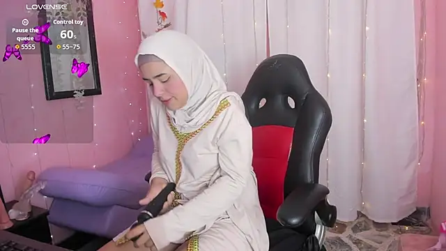 Snapshot of AliaAsad chatting on November 2025 12:13:01 PM AliaAsad online show from November 2025 12:13:01 PM