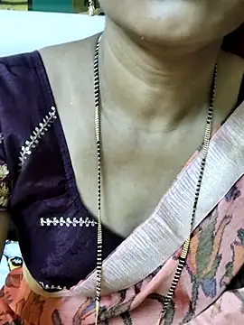 Snapshot of anuradha1432 chatting on October 2025 05:02:02 PM anuradha1432 online show from October 2025 05:02:02 PM