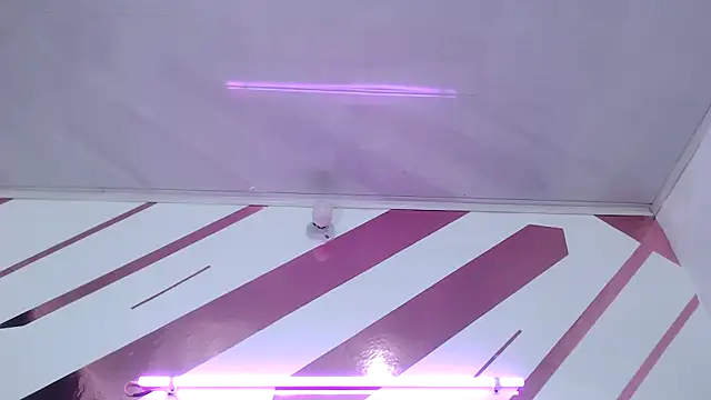 Kitten Hot  online show from February 2026 11:36:02 AM