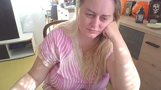 Snapshot of Meliss_Official9 chatting on October 2025 12:51:01 PM Meliss Official9 online show from October 2025 12:51:01 PM