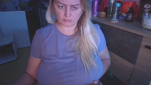 Snapshot of Meliss_Official9 chatting on October 2025 06:30:02 PM Meliss Official9 online show from October 2025 06:30:02 PM