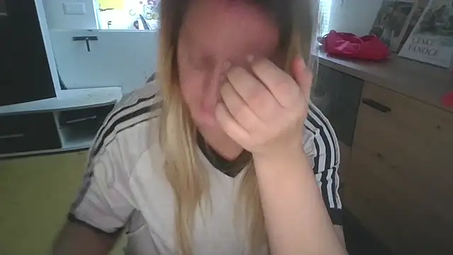 Snapshot of Meliss_Official9 chatting on November 2025 09:31:01 AM Meliss Official9 online show from November 2025 09:31:01 AM