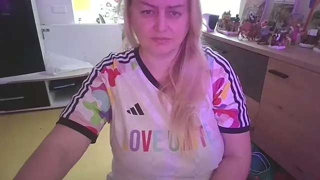 Snapshot of Meliss_Official9 chatting on December 2025 09:40:01 AM Meliss Official9 online show from December 2025 09:40:01 AM