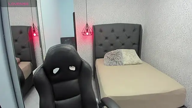 Snapshot of MAGNOLEROY chatting on February 2026 12:53:02 PM MAGNOLEROY online show from February 2026 12:53:02 PM