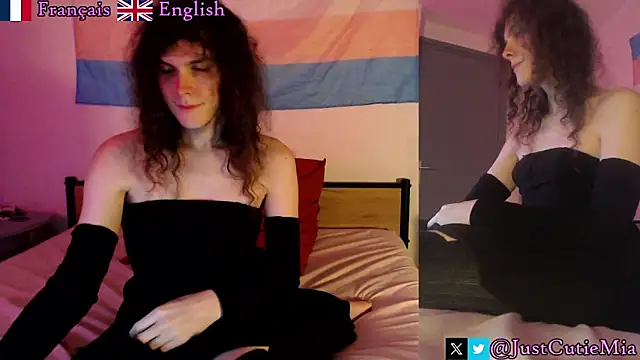 Snapshot of JustCutieMia chatting on November 2025 07:13:01 PM JustCutieMia online show from November 2025 07:13:01 PM