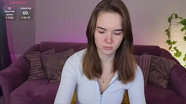 Snapshot of LindaRobertz chatting on January 2025 07:00:01 AM LindaRobertz online show from January 2025 07:00:01 AM