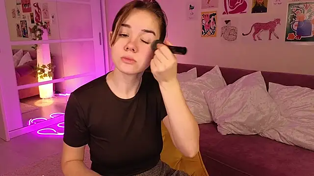 Snapshot of LindaRobertz chatting on March 2025 06:05:01 AM LindaRobertz online show from March 2025 06:05:01 AM