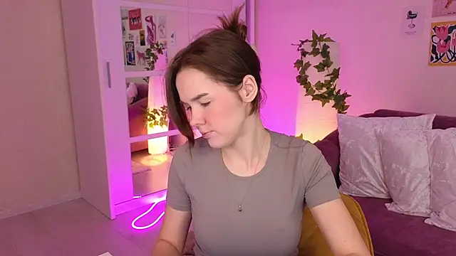 Snapshot of LindaRobertz chatting on March 2025 06:11:02 AM LindaRobertz online show from March 2025 06:11:02 AM