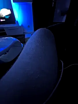 Snapshot of Warumnicht1980 chatting on February 2025 05:51:02 AM Warumnicht1980 online show from February 2025 05:51:02 AM