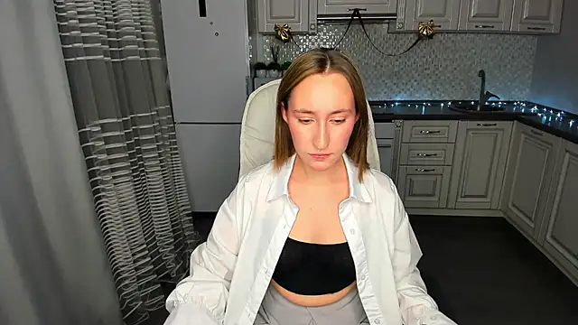 Snapshot of MelodyOfLovee chatting on December 2024 05:16:01 AM MelodyOfLovee online show from December 2024 05:16:01 AM