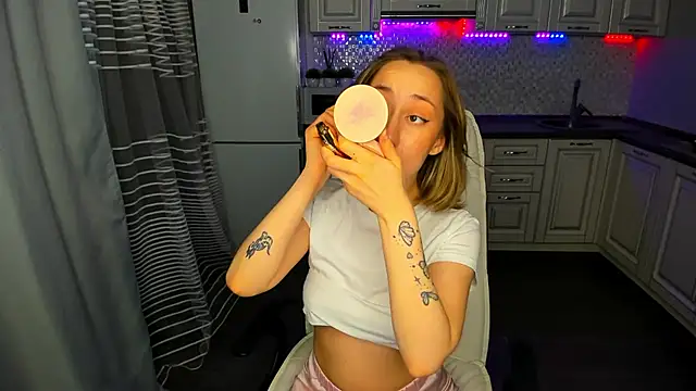 Snapshot of MelodyOfLovee chatting on March 2025 09:44:02 AM MelodyOfLovee online show from March 2025 09:44:02 AM