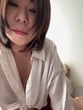 Snapshot of Yukimi- chatting on December 2024 04:28:02 AM Yukimi- online show from December 2024 04:28:02 AM