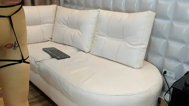 valentinasu1 online show from February 2025 04:16:01 PM