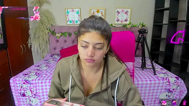 Lia Keen online show from September 2025 01:04:01 PM