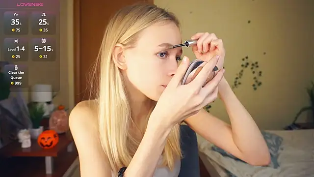 LynetBurby online show from October 2025 02:10:01 PM