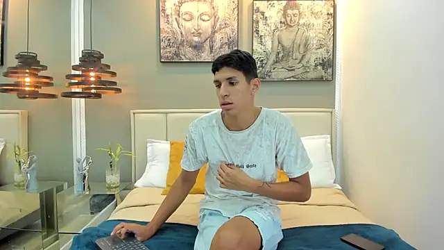 kieran derek online show from November 2025 03:17:01 AM