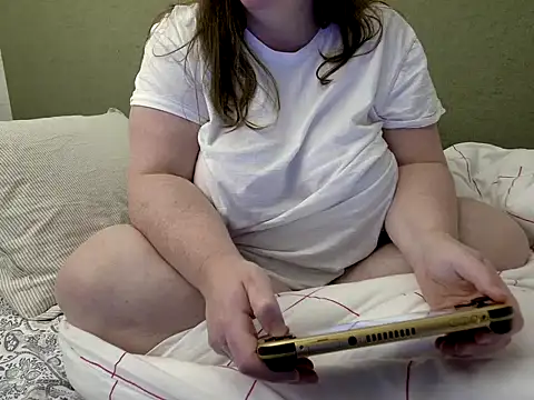 Snapshot of MarthaBriest chatting on November 2025 04:47:01 AM MarthaBriest online show from November 2025 04:47:01 AM