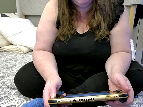 Snapshot of MarthaBriest chatting on November 2025 06:47:01 AM MarthaBriest online show from November 2025 06:47:01 AM