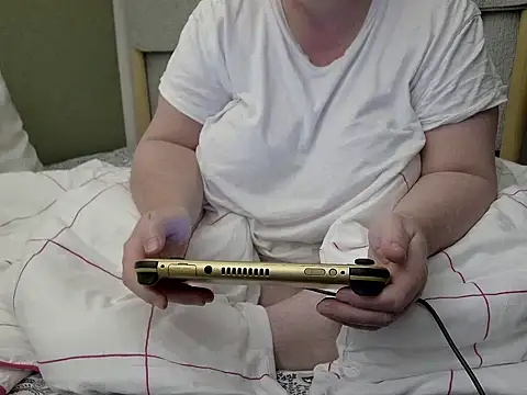 Snapshot of MarthaBriest chatting on November 2025 03:49:02 AM MarthaBriest online show from November 2025 03:49:02 AM