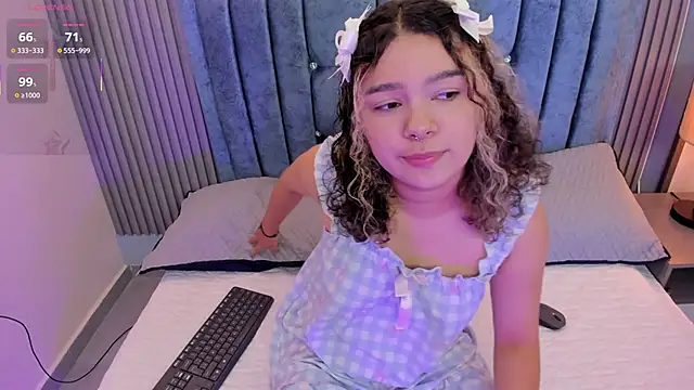 Snapshot of pretty_sunlight_ chatting on June 2026 11:51:02 PM pretty sunlight online show from June 2026 11:51:02 PM