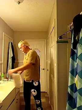 marc1812 online show from December 2024 09:58:02 PM