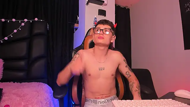 LexieandNate online show from March 2025 05:05:02 AM