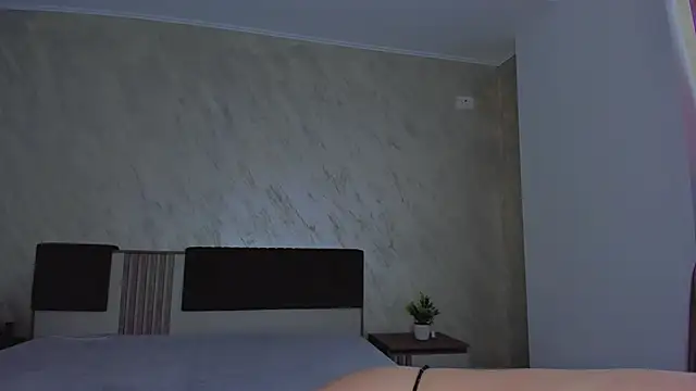 Snapshot of AliyaWade_ chatting on December 2025 08:31:01 AM AliyaWade online show from December 2025 08:31:01 AM