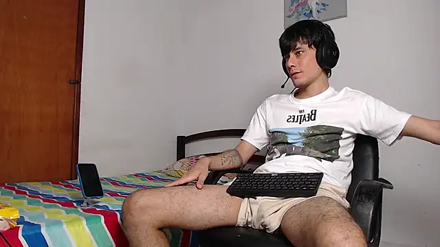 Huge latin cock online show from December 2024 10:11:01 PM