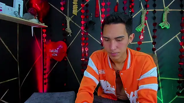 Snapshot of MillersKink chatting on February 2025 08:33:01 PM MillersKink online show from February 2025 08:33:01 PM