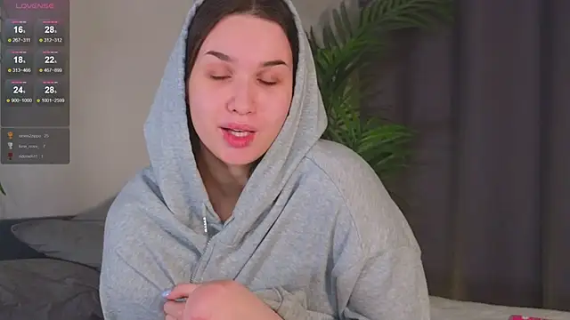 Roxie Mils online show from December 2024 06:35:02 PM