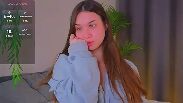 Roxie Mils online show from January 2025 03:07:01 PM